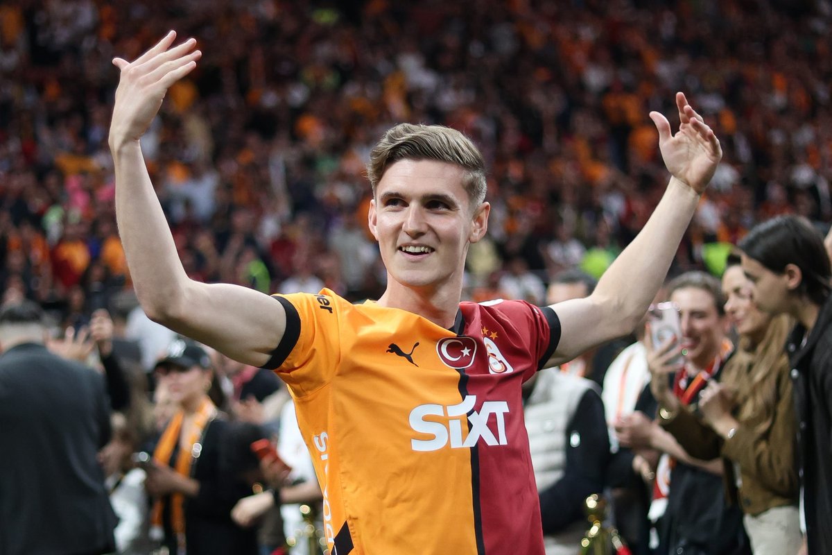 SaintsExtra's tweet image. 🚨 Galatasaray right-back Elias Jelert is joining Southampton on loan with an option to buy –– the 22-year-old will travel to England tomorrow to sign the official contract #saintsfc @yakupcinar