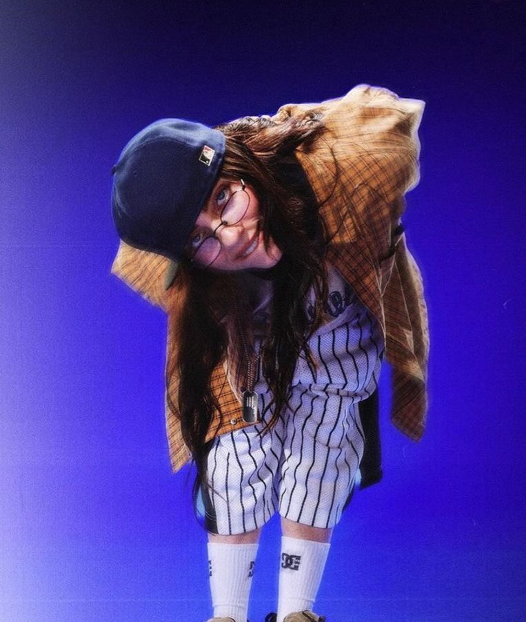 InfoBillieBR's tweet photo. 🚨VEIO AI! “BIRDS OF A FEATHER”, de Billie Eilish (65), se torna oficialmente a música com MAIS SEMANAS dentro do TOP 10 da parada GLOBAL do Spotify na HISTÓRIA.

Ela QUEBROU um recorde de 4 ANOS detido por “Blinding Lights”, de The Weeknd. https://t.co/6KzGci0sA1