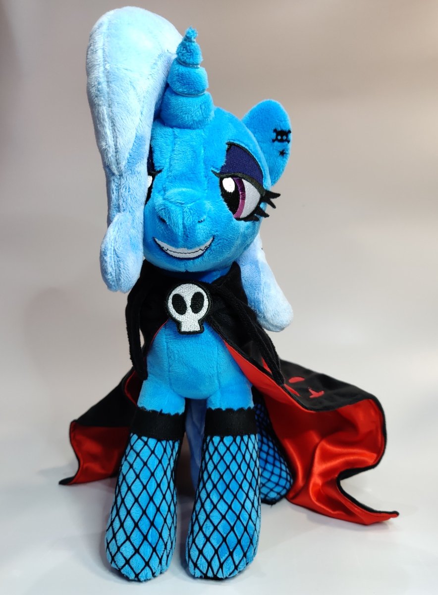 cleverscrname's tweet image. "Give 'em a show to remember!"

This brand new emo Trixie is going to the charity auction at @gala_con !