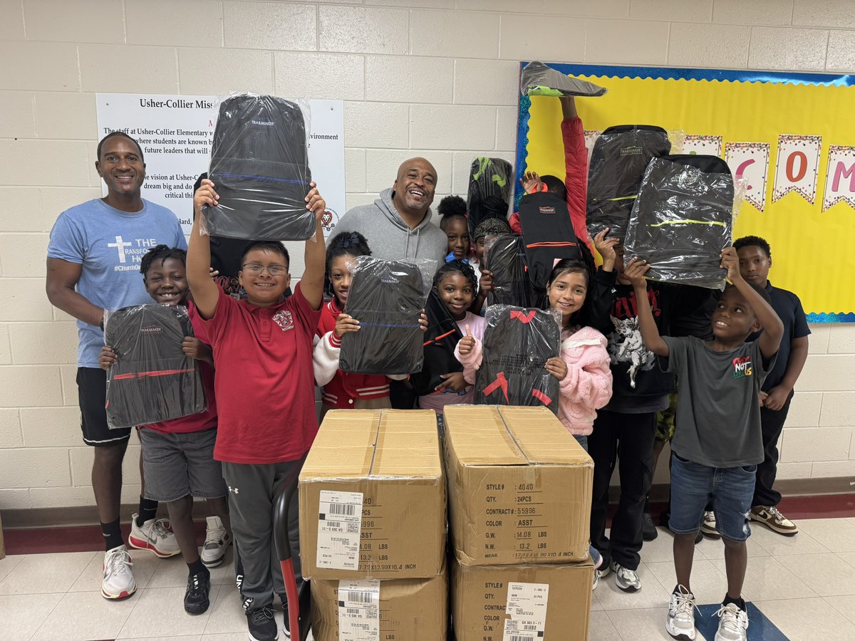 Transform_House's tweet photo. Even in season of rest and transition, our Mighty God’s Love is still alive AND doing BIG things for our community! #2025BackpackDonation #ushercollierelementaryschool #greenacreselementary #griffinmiddleschool #community #love #miracles #family #serving #jesus #theway https://t.co/IE2gEyDhBU