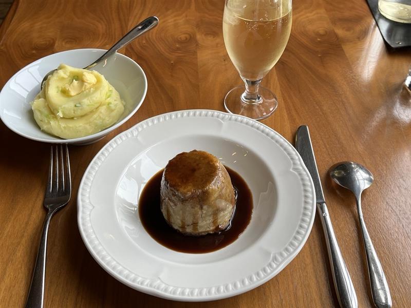 New concept, classic recipes <a href="/ThePigsEar/">The Pig's Ear Dublin</a> by <a href="/ChefMcAllister/">Stephen McAllister</a> 

#Dublin 

New:guide.michelin.com/gb/en/dublin/d…