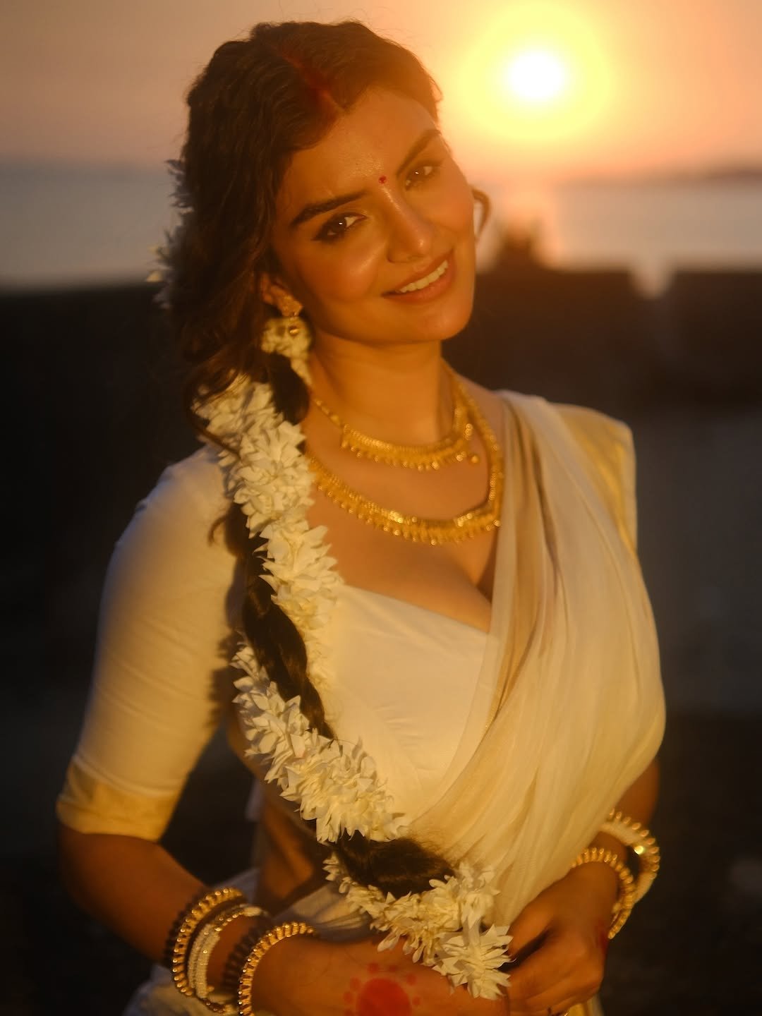 GziMjHyW0AAJHg_?format=jpg&name=large