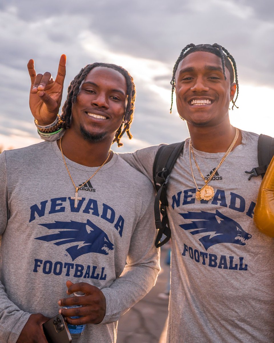 unevadareno's tweet image. Happy #CollegeColorsDay, Wolf Pack! Show your #PackPride by sharing a photo of you and your friends wearing silver and blue and tag @unevadareno and @NevadaWolfPack! Congratulations on reaching the end of your first week and have an amazing first #WolfPackFriday! 🐺