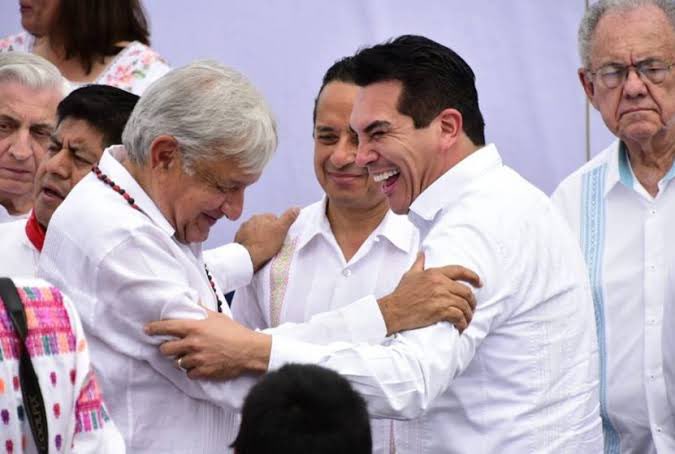 Al final uno sabe a quien soltarle un vergazo y ponérsele pendejo, ¿verdad <a href="/alitomorenoc/">Alejandro Moreno</a>? Tu muy bien 👍🏼