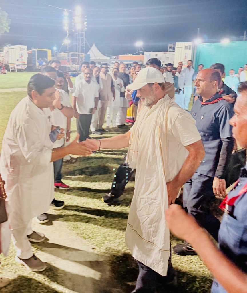 Govind Singh Dotasra (@govinddotasra) on Twitter photo करोड़ों हिंदुस्तानियों की बुलंद आवाज़ हमारे नेता <a href="/RahulGandhi/">Rahul Gandhi</a> जी से बिहार में वोट अधिकार यात्रा के दौरान मुलाकात। करोड़ों हिंदुस्तानियों की बुलंद आवाज़ हमारे नेता <a href="/RahulGandhi/">Rahul Gandhi</a> जी से बिहार में वोट अधिकार यात्रा के दौरान मुलाकात।