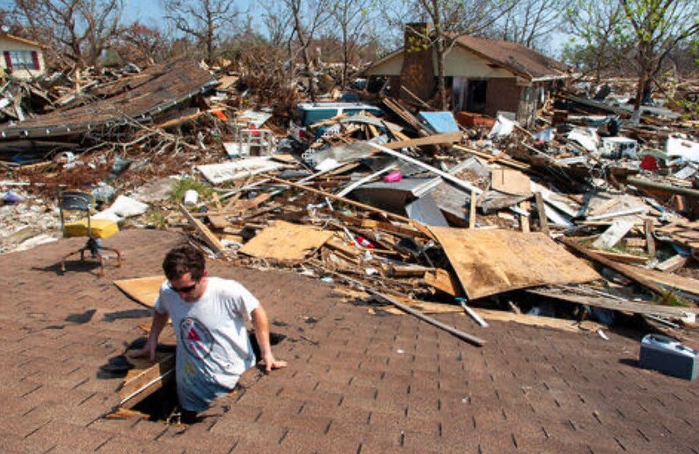 Our hearts are with all who were impacted by Katrina when she made landfall twenty years ago today. We send so much gratitude to all those who came together to help each other then and now in New Orleans. Please read this heartfelt piece by Dr. LaBeaud. 

hph.stanford.edu/news/katrina-p…