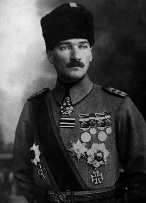 Yarın;bir Türk milliyetçisi, emperyalist işgalin içinden geçecek. 

Gazi Mustafa Kemal Atatürk’ün kutlu hatırasına saygıyla…

30 Ağustos Zafer Bayramı Kutlu olsun.