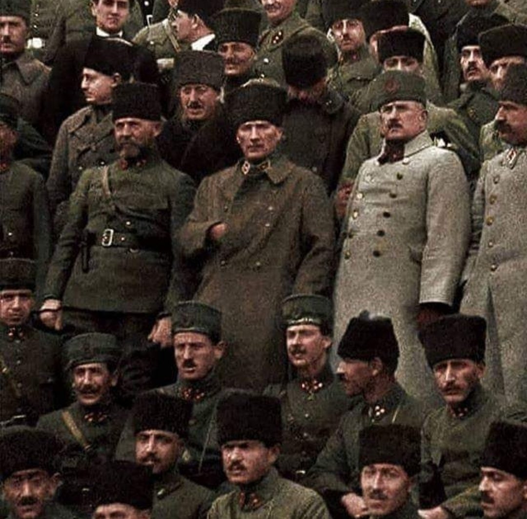 Türk'ün Bayramı 
Türk'ün Zaferi 
30 Ağustos Zafer Bayramımız Kutlu olsun 🇹🇷

Ne Mutlu Türk'üm diyene.!