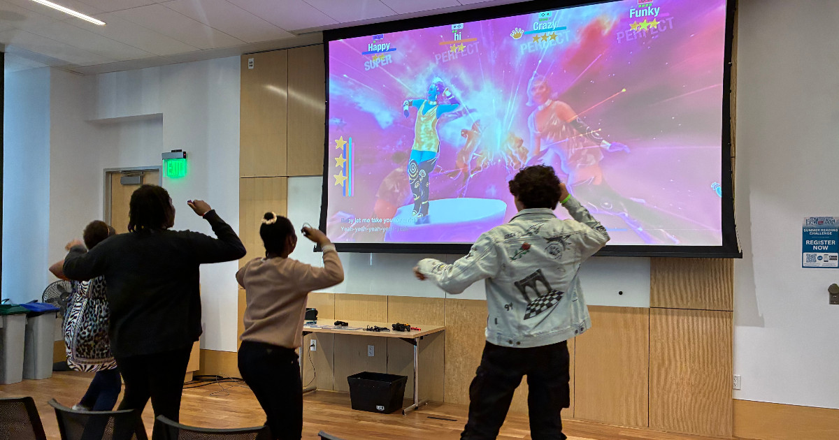 Teen Time: Drop-In Gaming on Wednesday, 9/3 from 4pm-5:30pm in the Teen Room (2nd floor) of the Downtown Library! Drop in to play Nintendo Switch games on the big screen or try out a board game.

All teens ages 13-17 are welcome! No registration required. hayward.librarycalendar.com/event/teen-tim…
