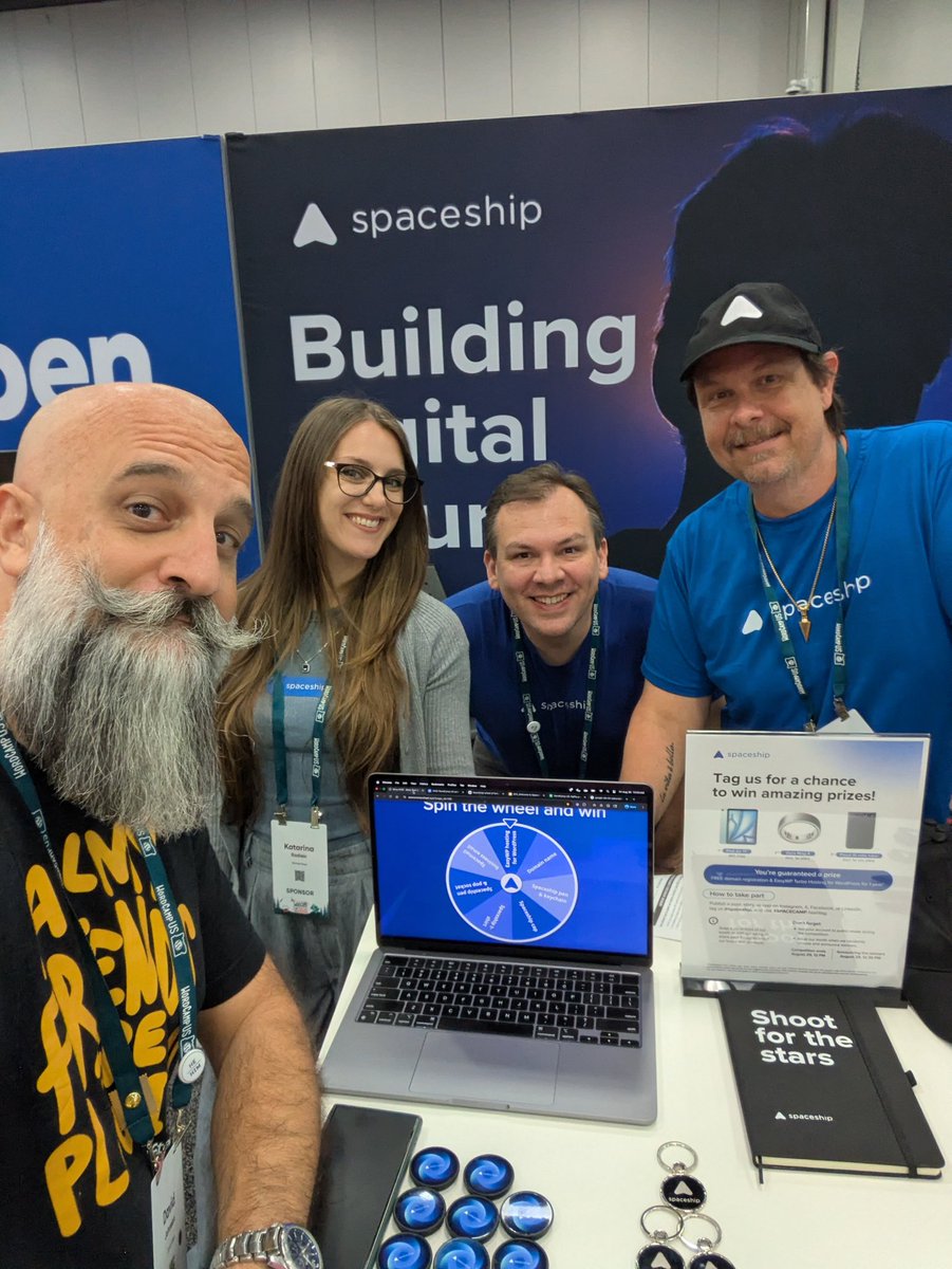 TheDavidJohnson's tweet image. Hanging with my new friends from @spaceship.

#SPACECAMP at #WCUS?!