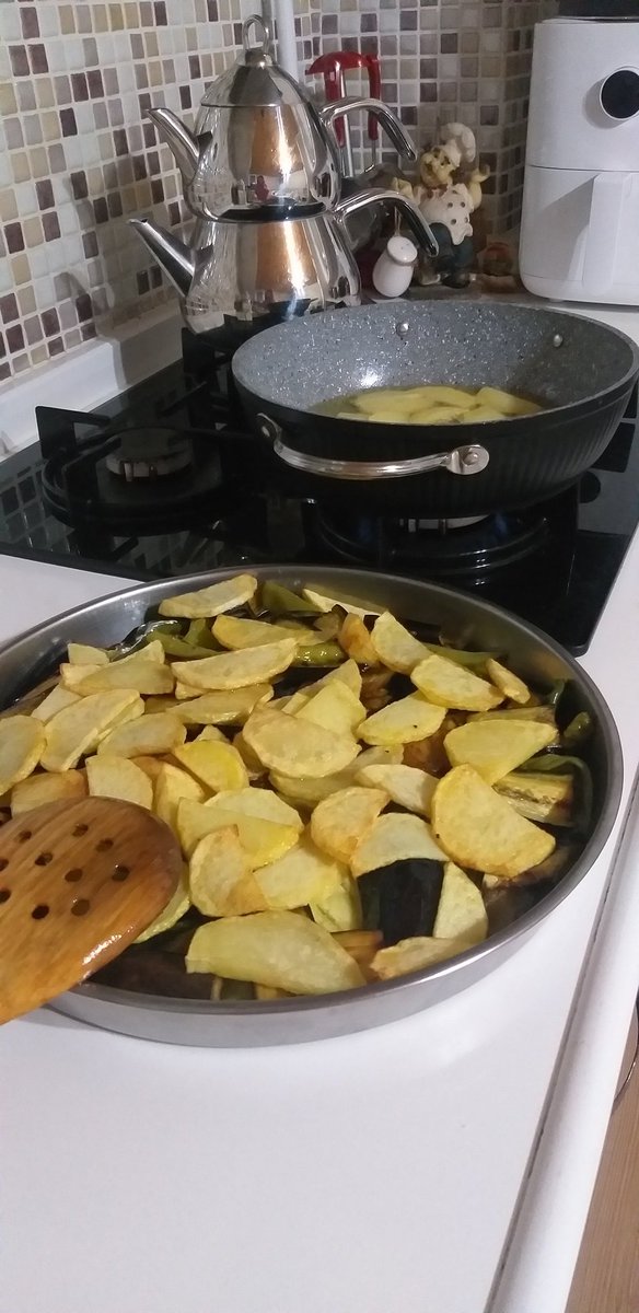 Ne diyorduk ?
Can boğazdan gelir .😜😋
#karışıkkızartma