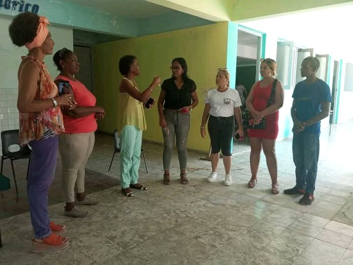 IlsyCabrera's tweet photo. Recorrimos varias instituciones educativas junto al Buró de la @UJCdeCuba en #PalmaSoriano en vísperas del curso escolar 2025-2026. #PalmerosSiempreAdelante https://t.co/fo9wPngEb0