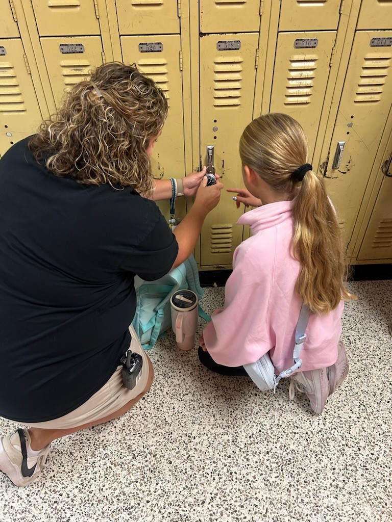 PiedmontMSNC's tweet photo. Grateful for Principal Mrs. Starnes who always lends a hand, even for simple tasks like opening lockers. Our Panthers can always count on her support! ๐ #PantherPride #PDMSPanthers @AGHoulihan @UCPSNC https://t.co/yfPfBa18g0