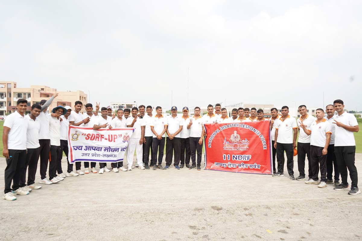 SDRF_UP's tweet photo. दिनांक 29.08.2025 को राष्ट्रीय खेल दिवस के अवसर पर सेनानायक महोदय डॉ सतीश कुमार के निर्देशन में #SDRF_UP वाहिनी मुख्यालय के क्रिकेट ग्राउंड में #SDRF_UP vs 11वीं NDRF India के बीच मैत्री क्रिकेट मैच का आयोजन किया गया। जिसमें #SDRF_UP टीम ने 58 ���नों से जीत दर्ज की। https://t.co/gjp6kBjHgt