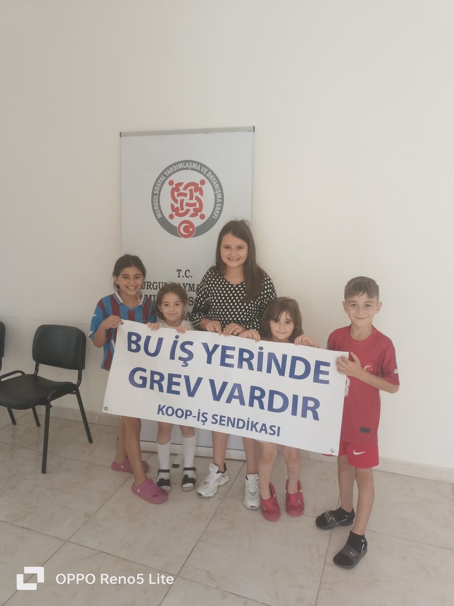 Fatihozturk0808's tweet photo. Sosyal Devlet anlayışının uygulayıcısı, Devlet ile  vatandaş arasında ki bağ olan Sydv çalışanları hakkı olanı istiyor  #SYDVGrevde https://t.co/o3CXcKY0iu