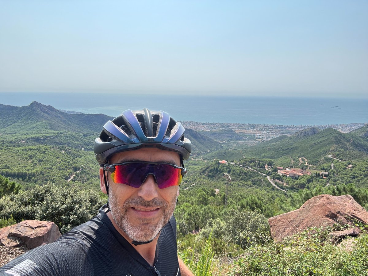 fastly's tweet image. Time to reset. 💆‍♀️💻 Fastly’s Wellness Day give employees a chance to fully unplug—no deadlines, no pings, just space to recharge. From outdoor adventures to creative pursuits, we’re proud to support a culture that prioritizes care. #LifeAtFastly