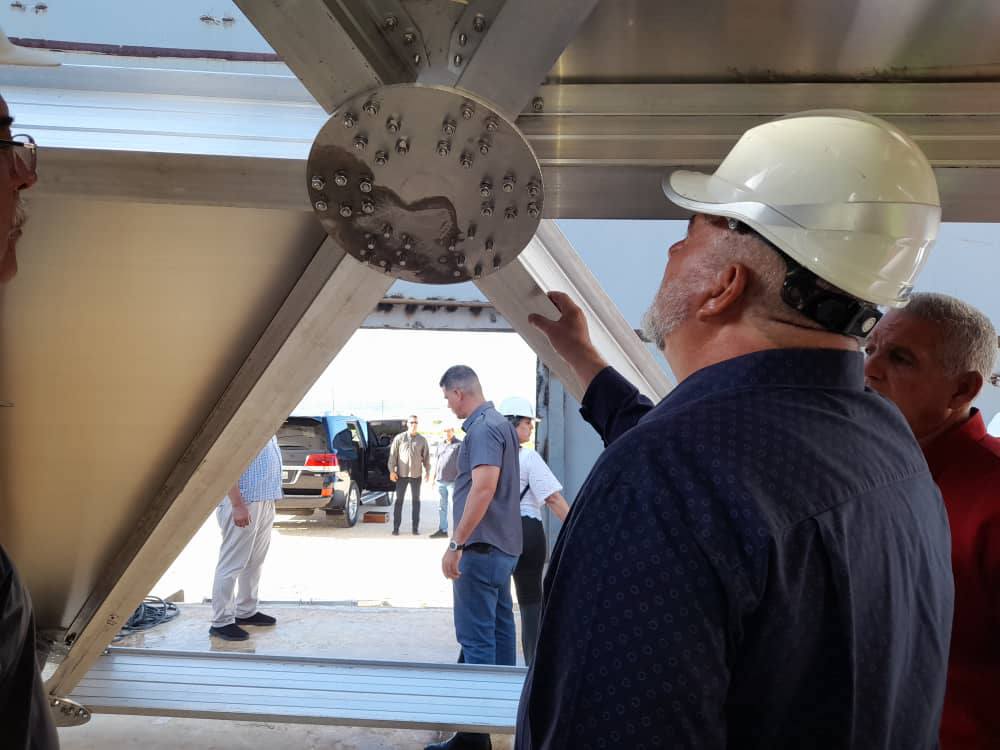 🇨🇺El primer ministro de Cuba, Manuel Marrero Cruz, chequeó este viernes el montaje de los tanques de combustible en la zona industrial de Matanzas, acompañado de Vicente de la O Levy, ministro de Energía y Minas.

🔗acortar.link/aQaDLv