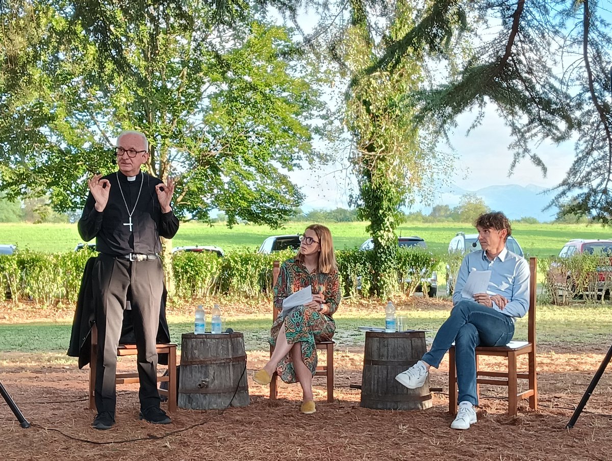 Al monastero di San Biagio a Morozzo Mons. Derio Olivero, vescovo di Pinerolo a confronto con Cristiano Ghibaudo, coach e formatore, sulla capacità di dialogare in un mondo che corre
"La verità è ciò che non si sa ancora"
#LaFedeltà

<a href="/EffataEditrice/">Effatà Editrice</a>