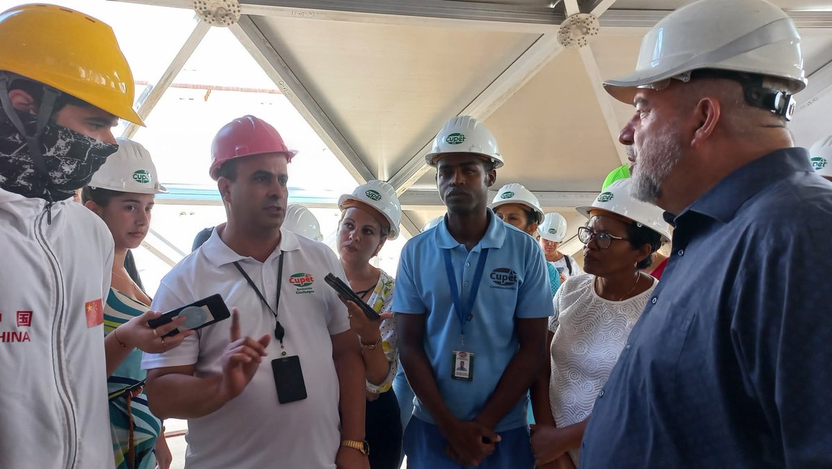 El Primer Ministro de Cuba, Manuel Marrero Cruz, constató el avance de la construcción de los cuatro tanques que se levantan  en la base de suepertanqueros #MatancerosEnVictoria <a href="/AsambleaCuba/">Asamblea Nacional Cuba</a> <a href="/mariofsabines/">Mario Sabines Lorenzo</a> <a href="/CaridadPoey/">Marieta Poey Caridad</a> <a href="/israel_baro/">Israel Baro</a>