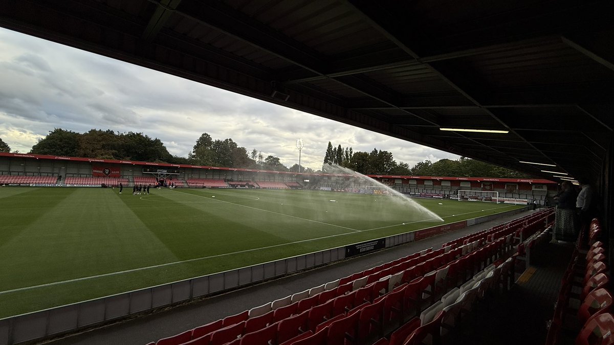 A bit of a different venue this evening… 😅

Tonight I’m standing in for Salford’s stadium announcer 🎤

👋