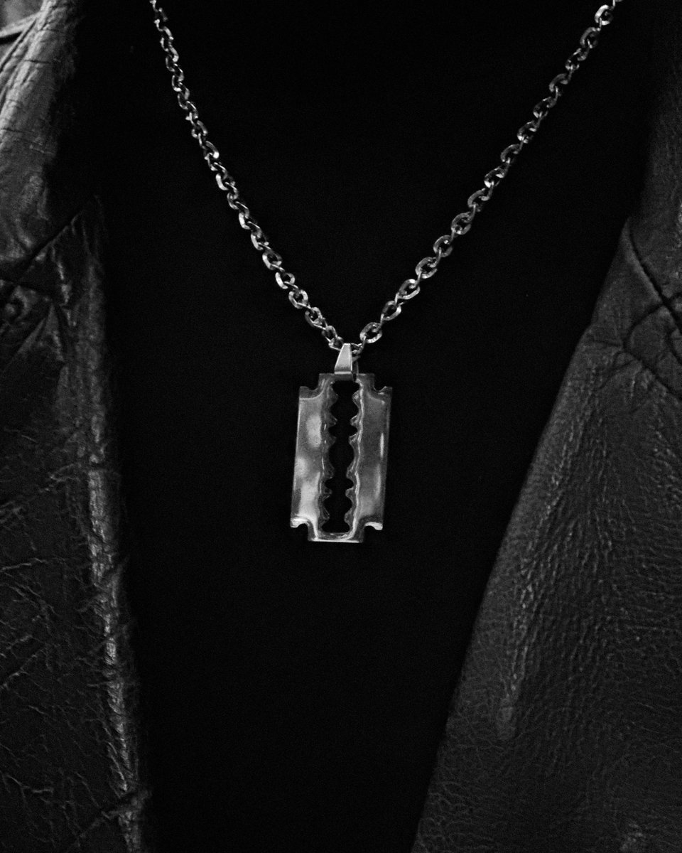 today’s mood looks like this 🖤