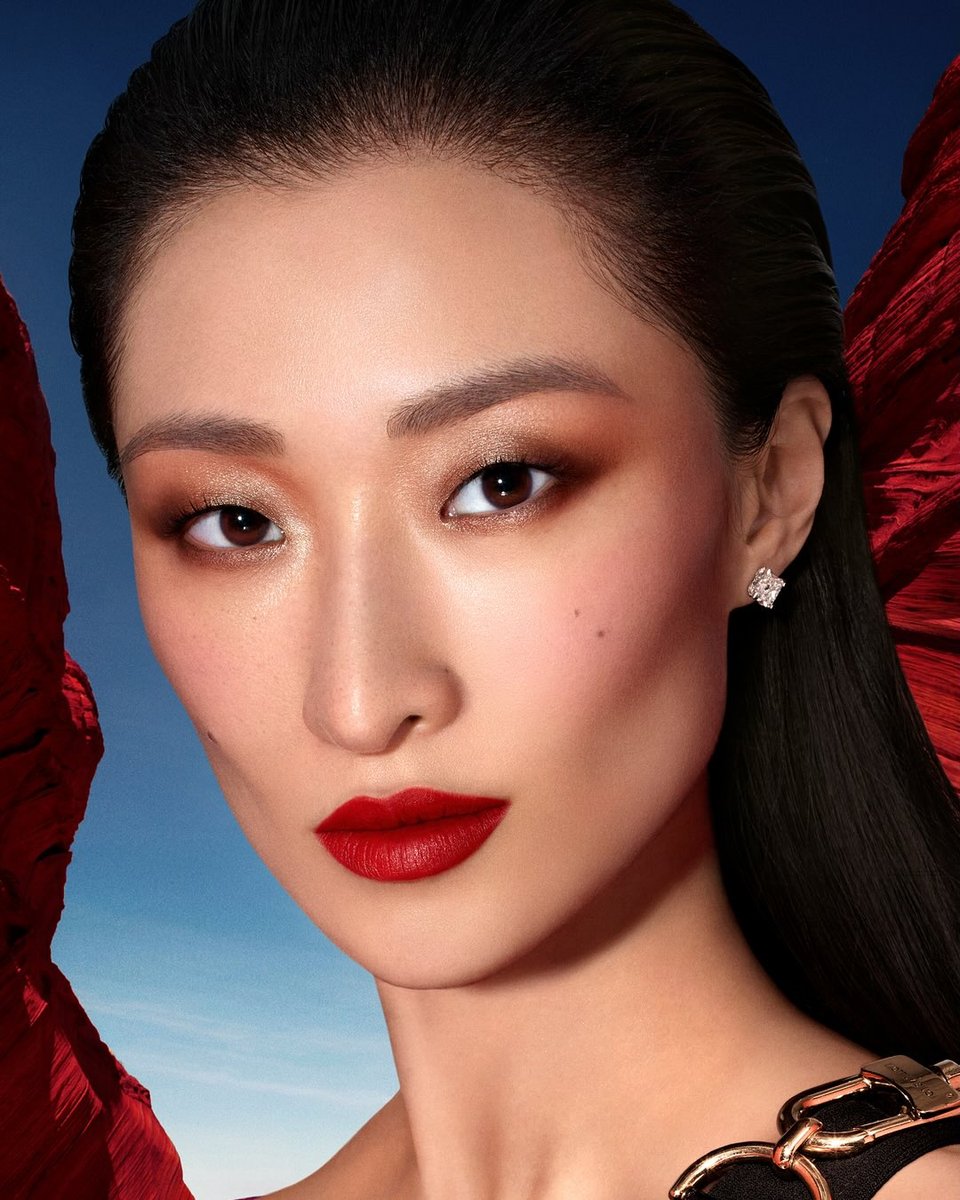 Pier59Studios's tweet image. A new era of beauty, made to move.
La Beauté Louis Vuitton reimagines how luxury shows up on camera. Built live through Virtual Production at PIER59 Studios.

#LVBeauty #VirtualProduction #PIER59Studios @LouisVuitton @patmcgrathreal