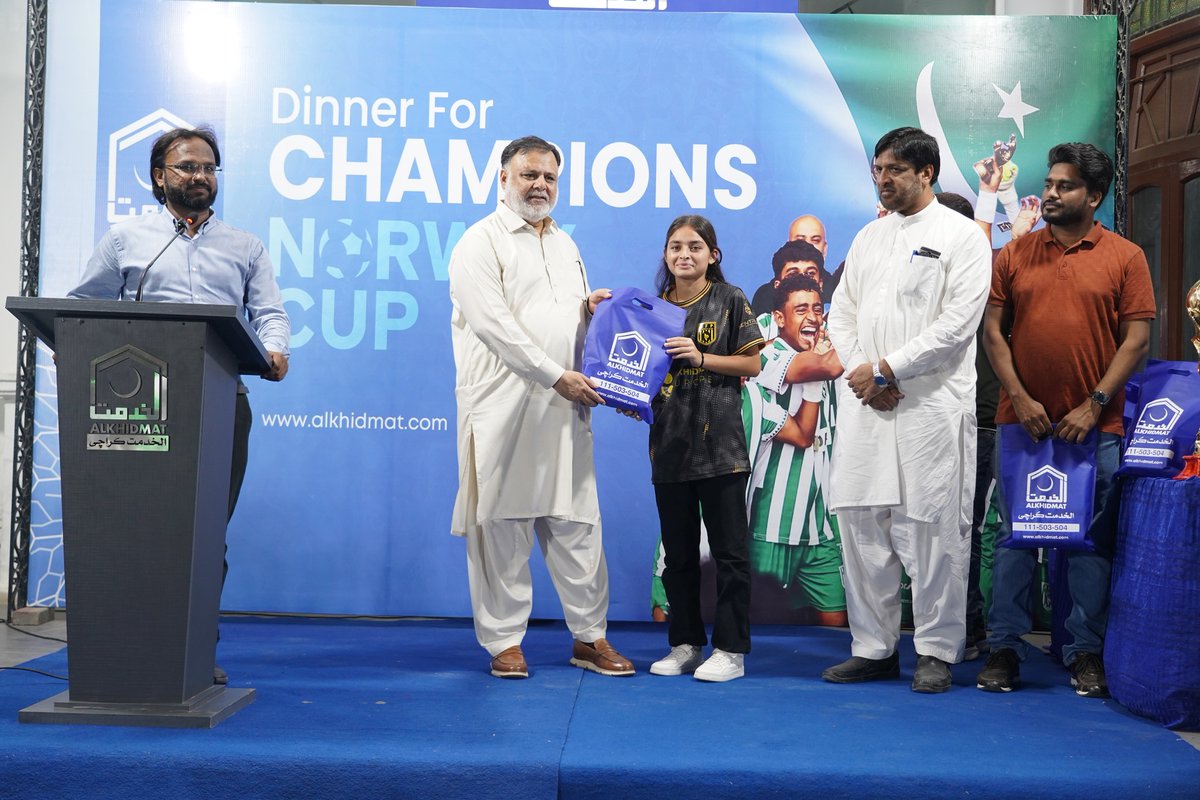 ناروے انٹرنیشنل کپ میں لیاری ہیروز کی شاندار کارکردگی کے بعد الخدمت کراچی ہیڈ آفس میں عشائیہ اور اعزازی تقریب کا انعقاد کیا گیا۔
یہ نوجوان پاکستان کا اصل سرمایہ اور فخر ہیں جو اپنی محنت اور جذبے سے دنیا بھر میں سبز ہلالی پرچم کو سربلند کر رہے ہیں...
#LyariHeroes #NorwayCup