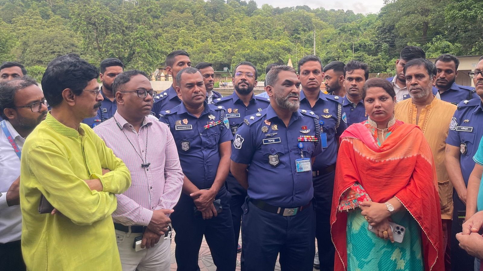 সীতাকুণ্ডের চন্দ্রনাথ ধাম পরিদর্শন করলেন জেলা প্রশাসক