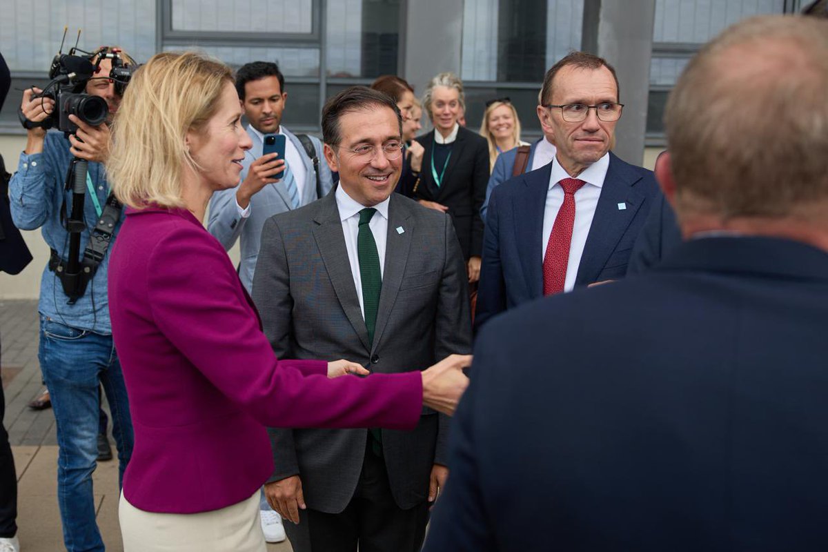 jmalbares's tweet photo. Europa vive momentos críticos. Todo lo que somos: una construcción de paz, democracias abiertas y tolerantes, un pilar del multilateralismo y la ONU está siendo abiertamente desafiado. 

En Copenhague, junto a mis colegas UE, protegemos nuestro modelo de vida y nuestros valores. https://t.co/1Fs5DGHLAs