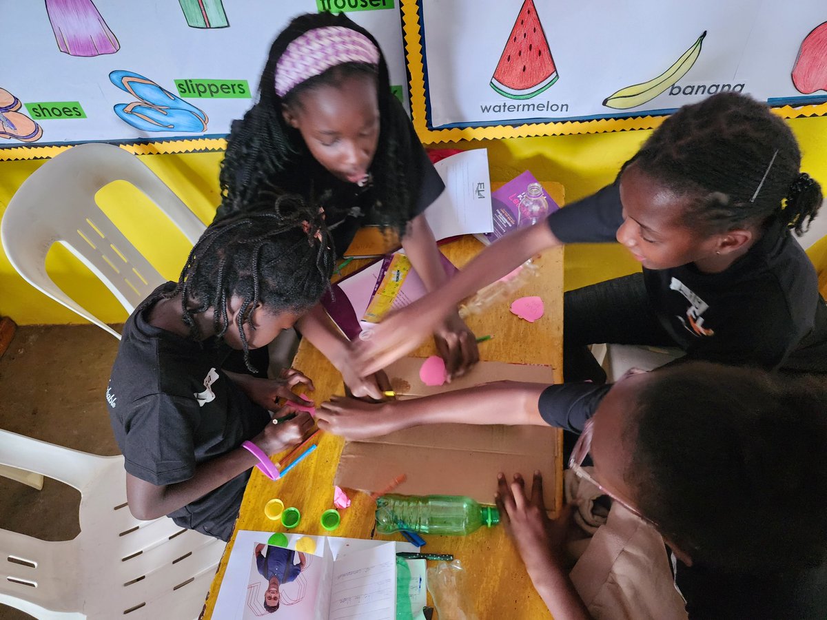 art4change_ug's tweet image. During our training on Environmental Responsibility, Sustainability &amp;amp; Career Guidance, participants explored the question: “What problem do you want to solve?”

Together, we rolled up our sleeves and turned reusable box cuttings into Talking Art 🎨🗣️