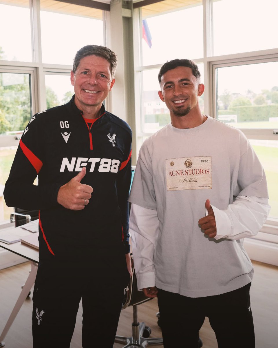 CPFC's tweet photo. Oliver Glasner x Yeremy Pino 👍 https://t.co/OWZbLcKbzN