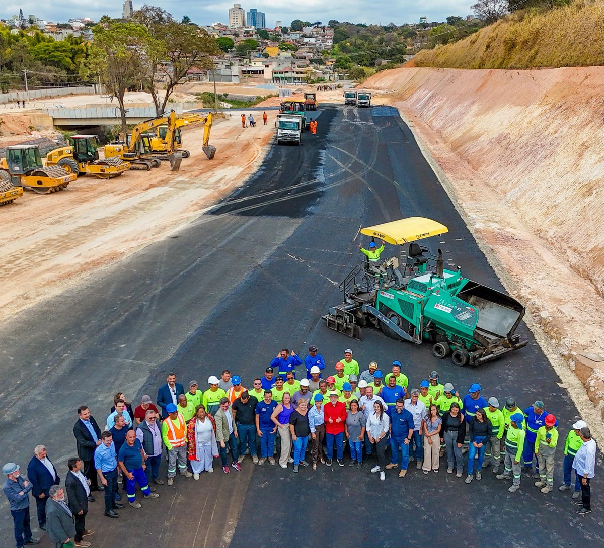Esta obra faz parte de um conjunto de intervenções de macrodrenagem e mobilidade que estão sendo feitas em Contagem. Os investimentos somam R$ 270 milhões, com recursos do Programa Saneamento para Todos, do Avançar Cidades, e contrapartida do município.

📸 <a href="/ricardostuckert/">Ricardo Stuckert</a>