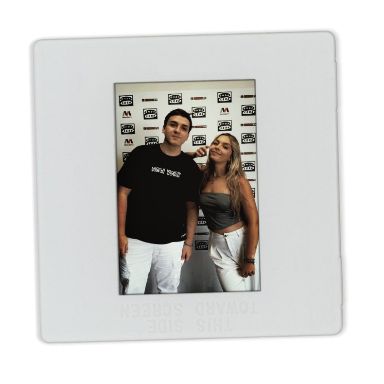 👋🏼🎙️ Fin a este verano en Onda Cero Alicante. Experiencia top, al igual que el año pasado.

Espero haber estado a la altura en el espacio de deportes y los informativos. Otra etapa de aprendizaje, experiencia y personas que me llevo conmigo. 💚

Ahora toca hacer las maletas. 🇮🇹✈️