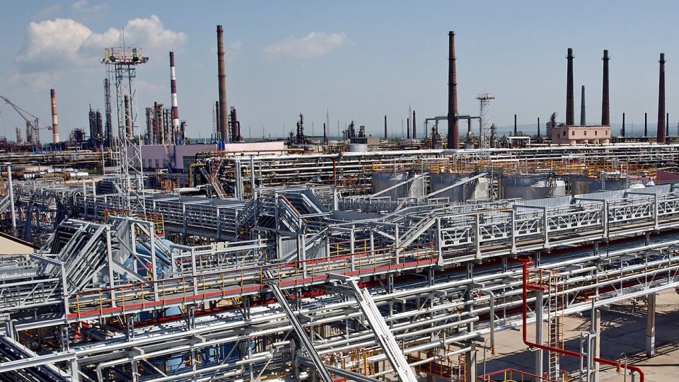 🇺🇦L'Ucraina, ha fatto la "cinquina." La grande raffineria di petrolio Kuibyshev della 🇷🇺Rosneft ha chiuso i battenti. 1/12
