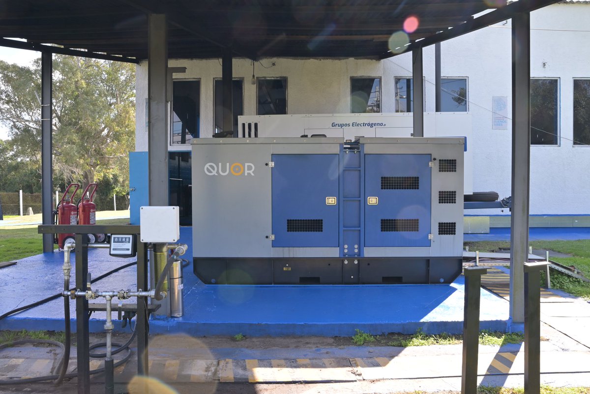 MIGobiernoPBA's tweet photo. Nuevo equipamiento en la Isla Martín García para mejorar las condiciones de vida de las vecinas y los vecinos. 

⚡️Instalamos un grupo electrógeno que triplica la capacidad de abastecimiento energético frente al consumo actual, para garantizar eficiencia y cuidado del ambiente. https://t.co/oXH3HcO7dJ