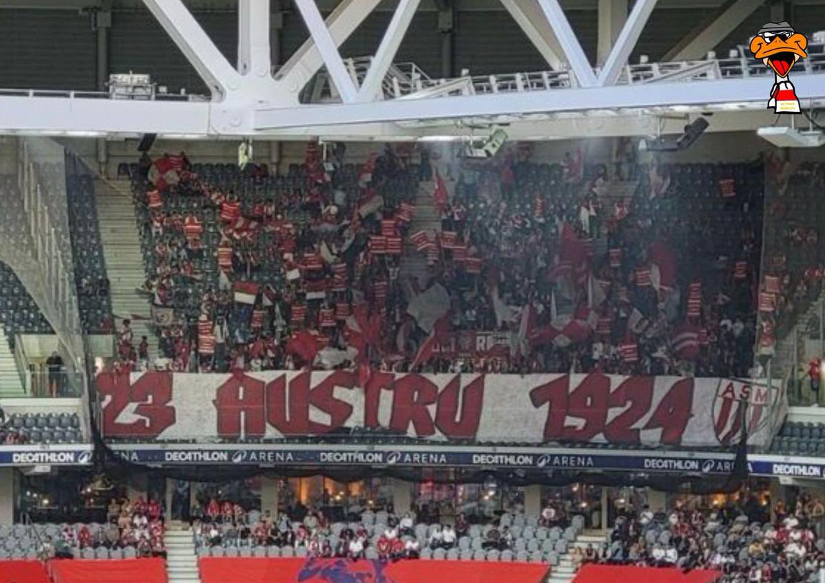 ULTRASMONACO94's tweet image. Lille - MUNEGU (J2) 

+ de 700 Munegu présents pour le 1er dép de la saison en championnat.

Animation simple mais efficace en parcage : un grand nombre de drapeaux et 2-mâts pour colorer le parcage et une banderole célébrant la date anniversaire de notre institution mythique.