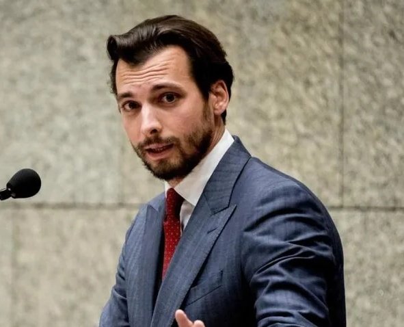 KAFKA_Dev's tweet image. Dankzij de aangenomen motie van Baudet kunnen overlastgevende (Syrische) asielzoekers straks het LAND UIT worden gezet! 
Geweldig! 

Doe een ❤️ &amp;amp; RT als je Baudet steunt!