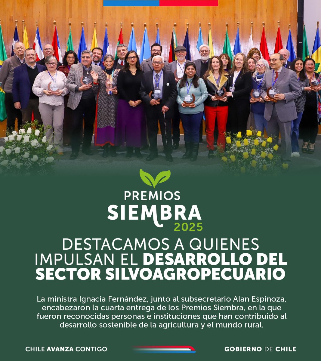 MinagriCL's tweet photo. 🌱 ¡Reconocemos a quienes hacen crecer el mundo rural! 👨‍🌾👩‍🌾

🏅La ministra Ignacia Fernández junto al subsecretario Alan Espinoza encabezaron la 4ª entrega de los Premios Siembra por Chile, que destacan a personas e instituciones por su aporte al desarrollo sostenible de la agricultura y el mundo rural.
