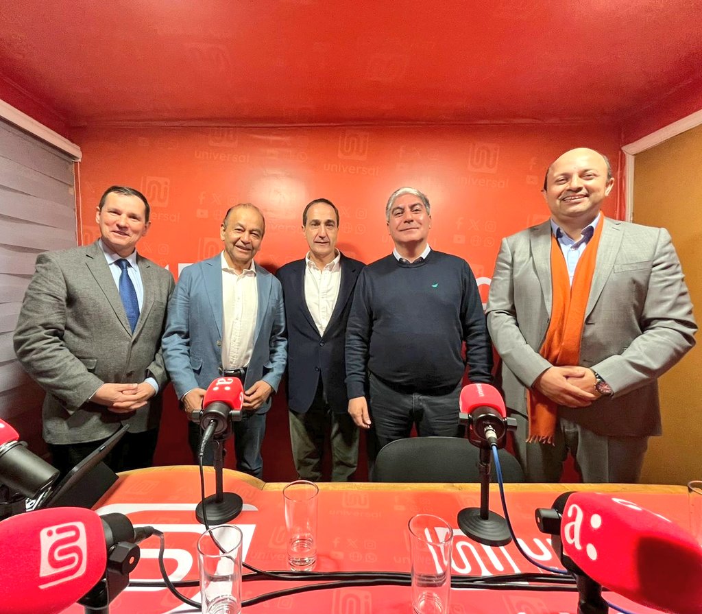 Diputado Rathgeb (@jorgerathgeb) on Twitter photo Es importante que los vecinos de todas las comunas conozcan las propuestas de sus candidatos, la radiografía de La Araucanía y el análisis de la contingencia.
Hoy participé en una entrevista que realizó <a href="/PabloZalaquettS/">Pablo Zalaquett Said</a> en los estudios de <a href="/universalchile_/">Universal Chile</a> en Pitrufquén. Es importante que los vecinos de todas las comunas conozcan las propuestas de sus candidatos, la radiografía de La Araucanía y el análisis de la contingencia.
Hoy participé en una entrevista que realizó <a href="/PabloZalaquettS/">Pablo Zalaquett Said</a> en los estudios de <a href="/universalchile_/">Universal Chile</a> en Pitrufquén.
