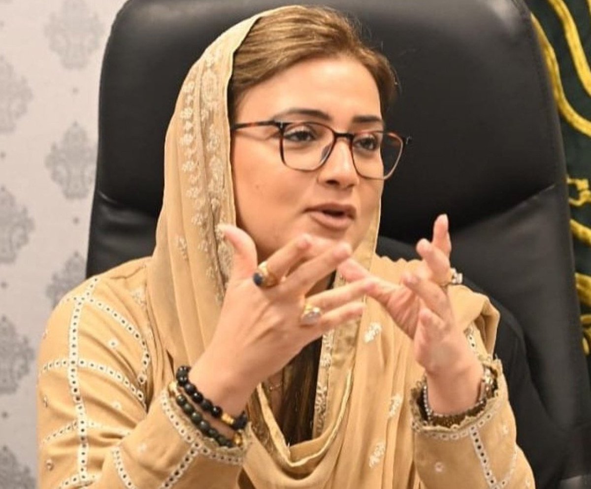 CricTNT's tweet photo. 🔴 وزیرِ اطلاعات پنجاب اعظمیٰ بخاری کہتی ہیں کہ ”پنجاب میں ابھی تک 17 اموات ہوئی ہیں۔ الحمداللہ، اللہ کا بہت شکر ہے وہ اموات نہیں ہوئیں جتنا بڑا یہ سیلاب تھا۔“
.
.
.
.

#AzmaBukhari #Pakistan #Punjab #PunjabFloods #Flood https://t.co/Bd9NdZJoum