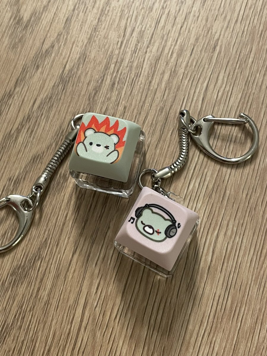 deadlybearhug's tweet image. San antonio!!! San Japan!!! We are here in Q Block at Q07 and doing a Valorant stamp rally with 
@kyupls @Turtlelaza @themokamart !!! 

We brought our new keycap clickers too 🙂‍↕️