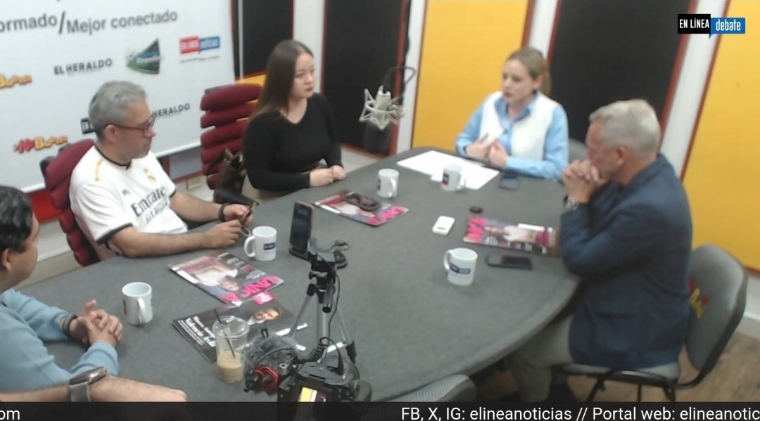 🎙️#ALMOMENTO En la mesa de análisis y opinión conversamos sobre las revistas en Puebla con
✅️<a href="/oscar_tendero/">Oscar Tendero</a>
✅️<a href="/SilviaArguello_/">Silvia Argüello</a>
✅️Larissa Salgado
✅️<a href="/fernandogaco_/">Fernando Gaco</a>

#EnLíneaDebate
#EntrePalabrasDescubrimosLaVerdad

<a href="/LaKeBuenaPuebla/">La Ke Buena Puebla</a> 
<a href="/elineanoticias/">E Línea Noticias</a>