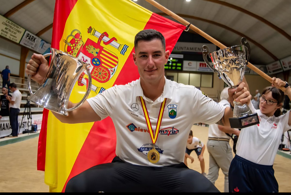 VÍCTOR GONZÁLEZ 
CAMPEÓN DE ESPAÑA 
Consigue su sexto título y quinto consecutivo. 
¡¡ ENHORABUENA 👏 VÍCTOR !!
FRAN RUCANDIO , es cuarto y sube por primera vez al podium del Campeonato 
¡¡ ENHORABUENA 👏 FRAN !!
#peñabolisticacomillas #apebol #bolopalma ##comillas