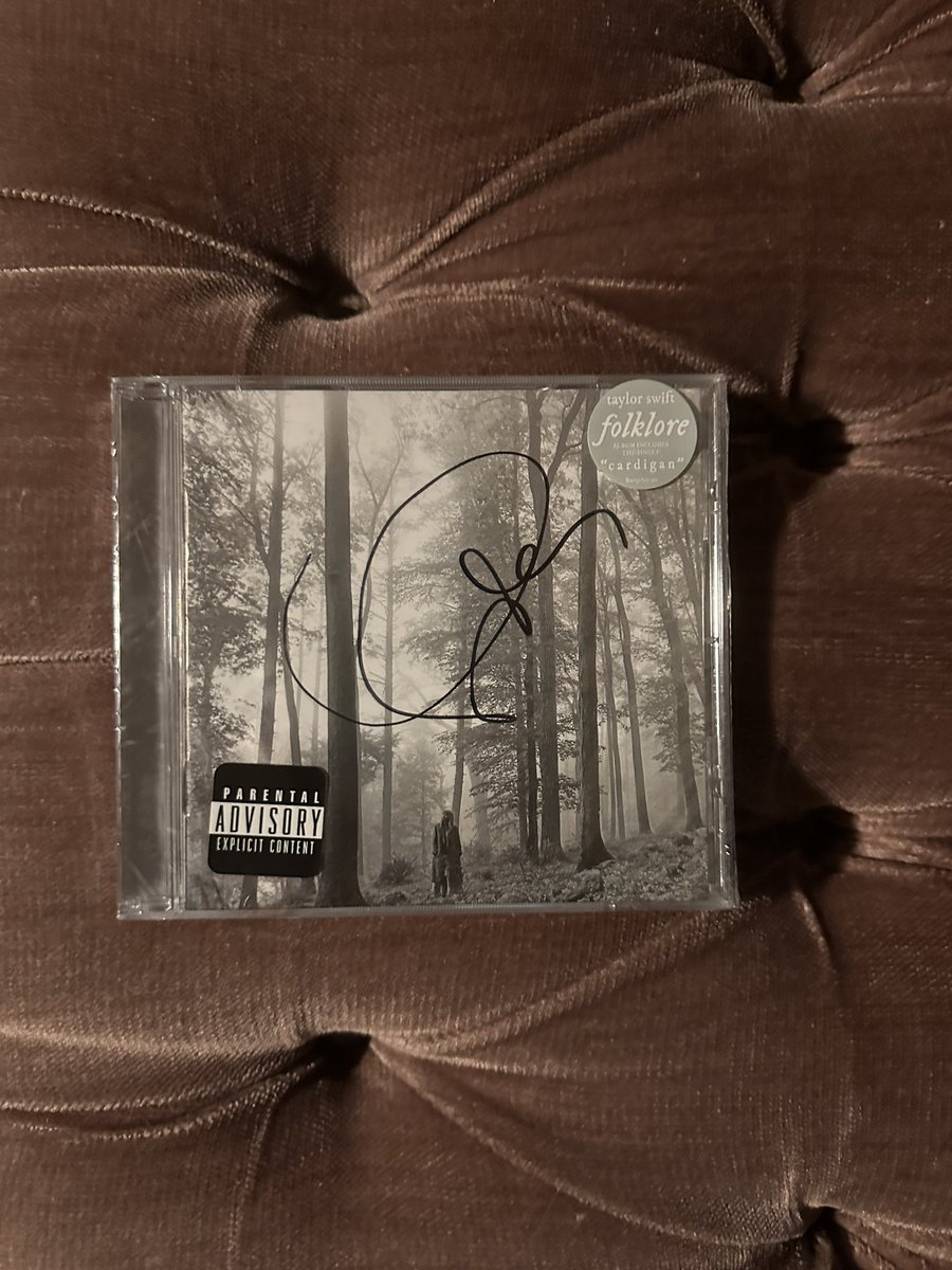 cortney_gee's tweet photo. SELLING SEALED SIGNED TAYLOR SWIFT FOLKLORE CDS!! I have 2. Brand new. $150 OBO paypal G&amp;S only let me know if you’re interested!! #TaylorSwift #folklore #signed https://t.co/gd24Qs7ao0