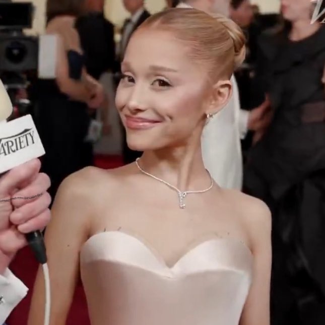 and when she has a sun for eternal sunshine the same way she had a moon for swt