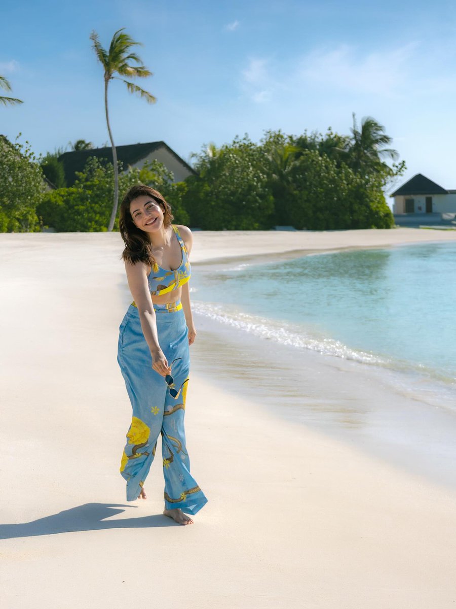 AngelKajalFC's tweet photo. Her 🫰 🩵😍

@MsKajalAggarwal #KajalAggarwal https://t.co/xmpHF12nE5