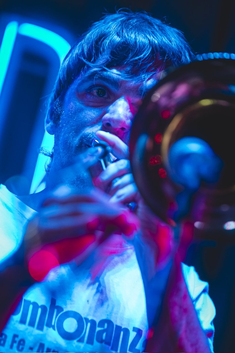 JAM: músicxs, instrumentos, miradas y señas. Difícil de explicar, increíble de vivir ✨

Si tenés noción del lenguaje de #RitmoConSeñas, subite a jugar.

➡️ 2.9
Santos Dumont 4040 - Chacarita -
🕗 19 a 24 hs 
Tickets en bit.ly/MartesdeLaGran… 
#LaGrande15años