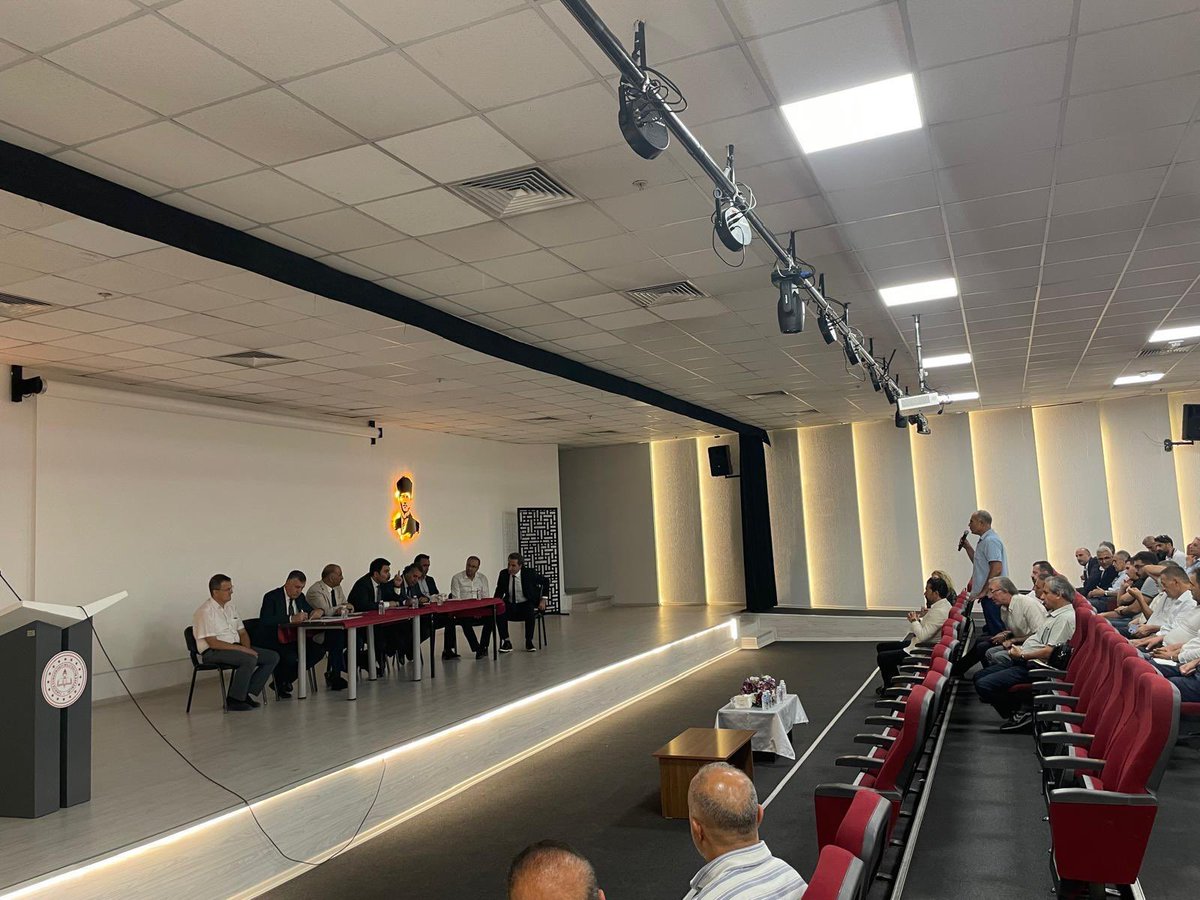 Kaymakamımız Tufan Bağır GİLAN başkanlığında; İlçe Milli Eğitim Müdürümüz,şube müdürlerimiz ve okul müdürlerimizin katılımıyla, 2025-2026 eğitim öğretim yılı öncesi okul müdürleri toplantımızı gerçekleştirildi.
Toplantıda; eğitimde kalite, akademik başarı, sportif ve sanatsal