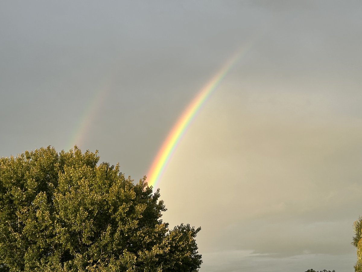 En daar was hij opeens, helaas de rest achter dikke wolken, maar als compensatie waren het er even 2🤗