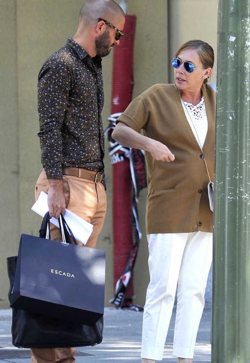 Insultar a mujeres para tapar sus criminales incompetencias.
👉 en la DANA insultaron a la Delegada del Gobierno
👉 en los incendios insultaron a la Directora Gral. Protección Civil 
👉 Insultan a una periodista  llamándola puta
Además de incompetentes son machistas cobardes